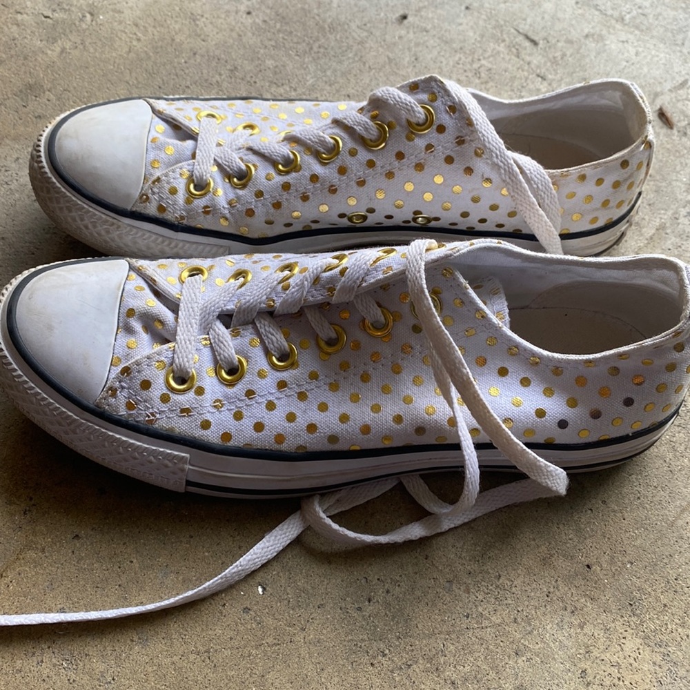 Women’s size 8 polka dot converse